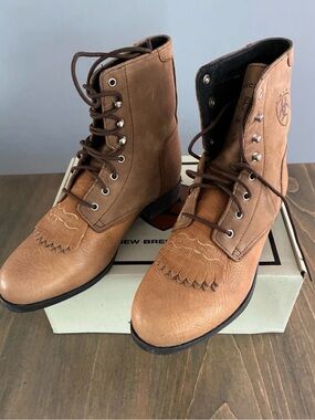 Ariat Boots Women’s Sz 7 Competitive Lace-Up Roper  Distressed Rodeo. New In Box